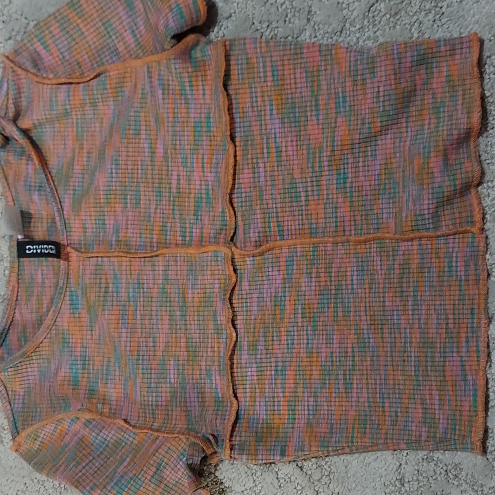 DIVIDED (H&M)  Fitted baby tee